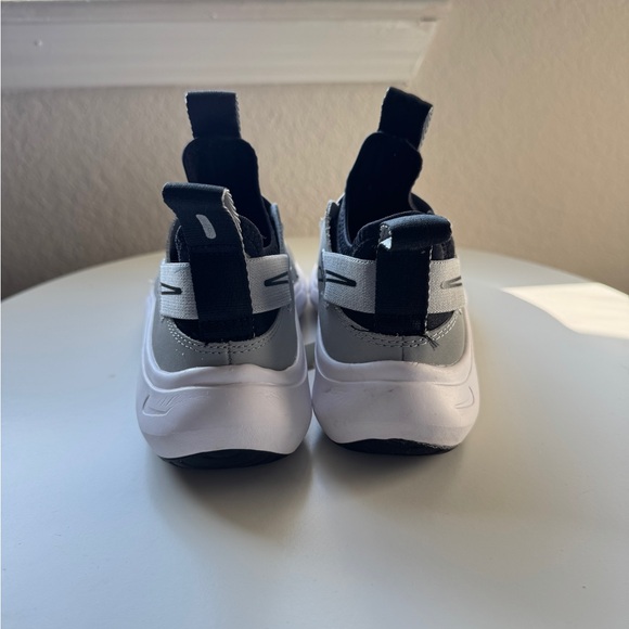 Nike Flex Runner 3 Big Kids' Road Running Shoes Grey, size 1.5 - Picture 2 of 7